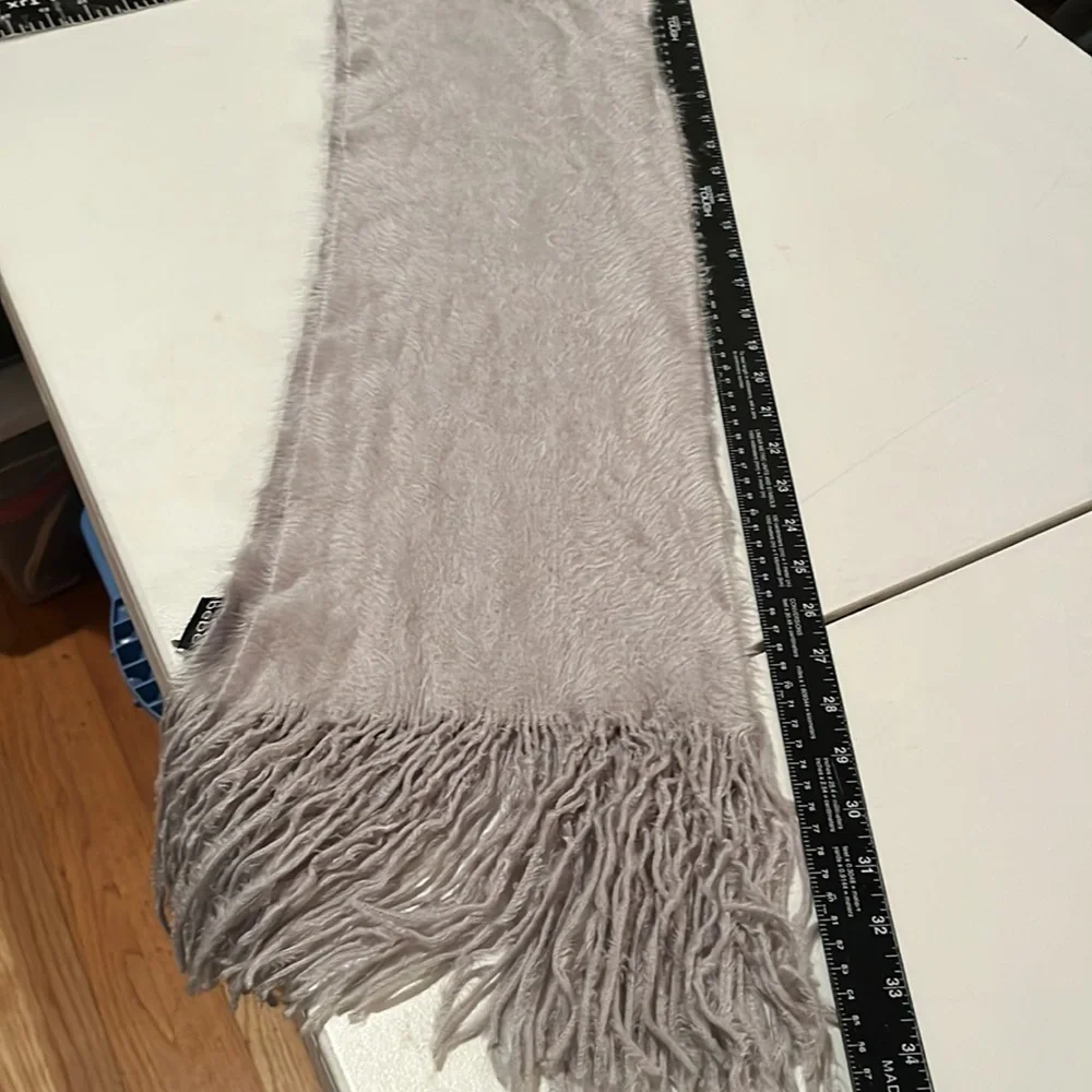 Bebe  gray / silver super soft knit fringe scarf silver BeBe patch mohair look*🆓
